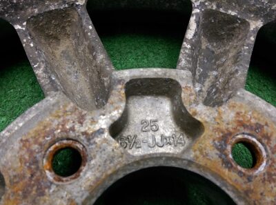 BLACK RACING 14x6.5j +25 4x114.3 CB