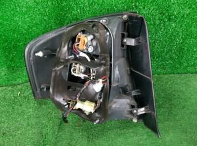 SUBARU LEGACY BL5 TAIL LIGHT RIGHT