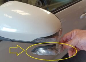 TOYOTA AQUA VITZ Corolla Fielder PORTE SPADE Side Mirror Indicator LEFT 52-231