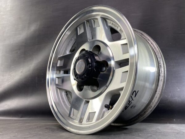 TOYOTA LANDCRUISER 70 PRADO Genuine Wheels 15x7j +8 6x139.7 CB:106 x4 - Image 2