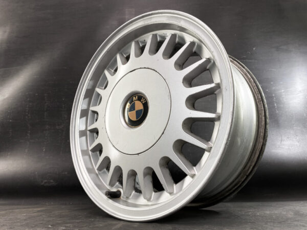 BMW Genuine Style 2 E34 525i Alloy 15x7j +20 5x120 CB:72 x4 - Image 2