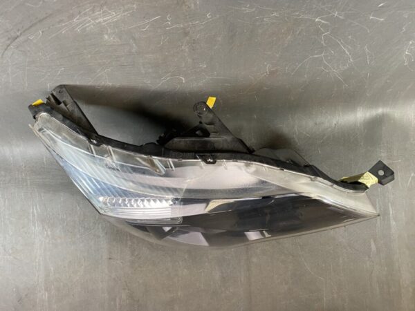 TOYOTA SPADE NSP140 NCP141 Headlight 52-260 Right Side x1 - Image 4