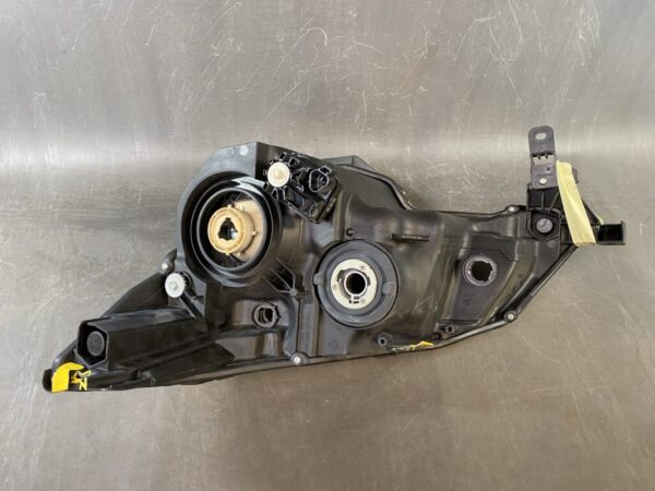 TOYOTA SPADE NSP140 NCP141 Headlight 52-260 Right Side x1 - Image 5