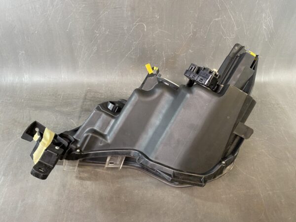 TOYOTA SPADE NSP140 NCP141 Headlight 52-260 Right Side x1 - Image 6