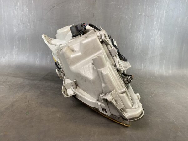 TOYOTA CROWN MAJESTA C Type / UZS186 UZS187 Genuine HID Headlight / STANLEY 30-315 / Right Side x1 - Image 9