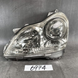 TOYOTA CROWN MAJESTA C Type / UZS186 Genuine HID Headlight / STANLEY 30-315 / Left Side x1