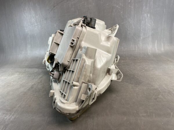 TOYOTA CROWN MAJESTA UZS186 UZS187 HID Headlight 30-315 Left Side x1 - Image 9