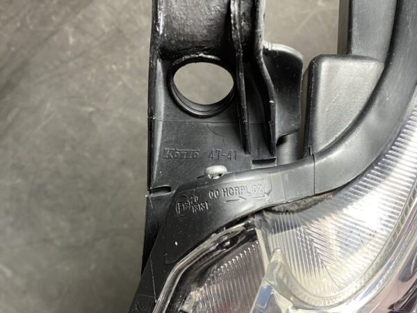 TOYOTA Prius V Alpha Alpha  ZVW40 ZVW41 Headlight 47-41 Left Side x1 - Image 2