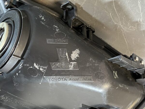 TOYOTA Prius V Alpha Alpha  ZVW40 ZVW41 Headlight 47-41 Left Side x1 - Image 3