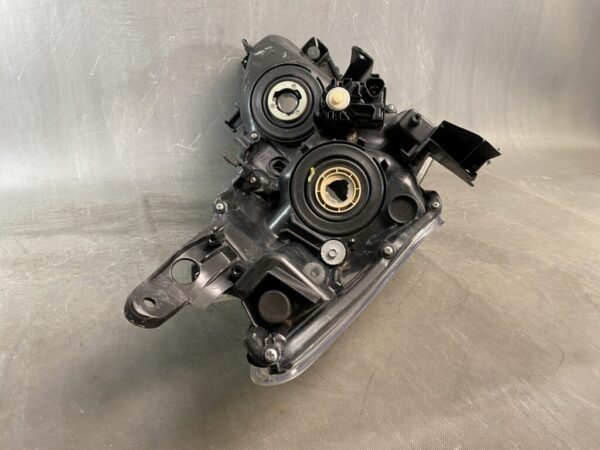 TOYOTA Prius V Alpha Alpha  ZVW40 ZVW41 Headlight 47-41 Left Side x1 - Image 9