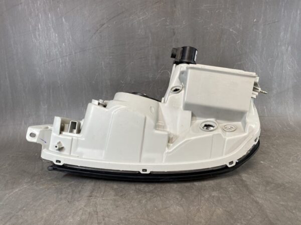 TOYOTA CELSIOR UCF30 UCF31 HID Headlight  50-54 Right Side x1 - Image 8