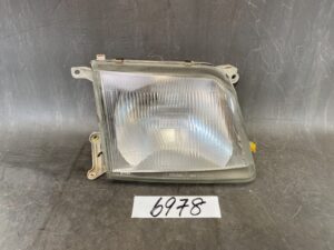 TOYOTA LAND CRUISER PRADO / KZJ90 KZJ95 Genuine Headlight / KOITO 60-51 / Right Side x1
