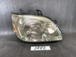TOYOTA NOAH / AZR60 Genuine HID Headlight / KOITO 28-181 / Right Side x1
