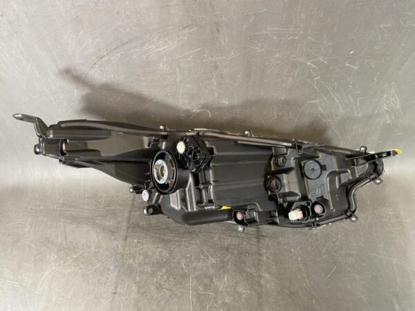 TOYOTA YARIS KSP120 MXPA10 MXPH10 Headlight K0-1 Left Side x1*DAMAGED* - Image 5