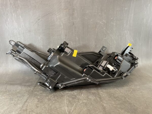 TOYOTA YARIS KSP120 MXPA10 MXPH10 Headlight K0-1 Left Side x1*DAMAGED* - Image 6