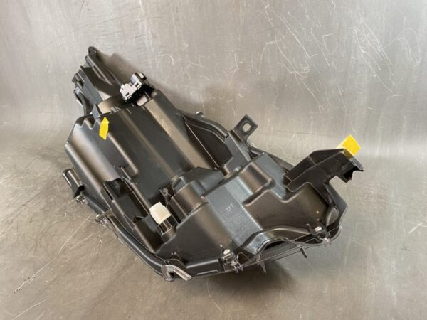 TOYOTA YARIS KSP120 MXPA10 MXPH10 Headlight K0-1 Left Side x1*DAMAGED* - Image 7