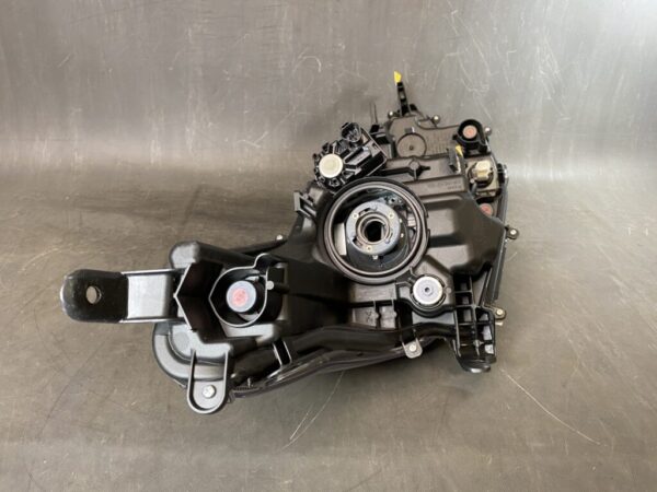 TOYOTA YARIS KSP120 MXPA10 MXPH10 Headlight K0-1 Left Side x1*DAMAGED* - Image 8