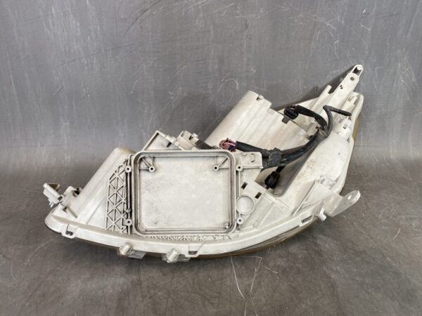 TOYOTA ISIS ANM10 ANM15 Headlight STANLEY 44-60 R Right Side x1 - Image 7
