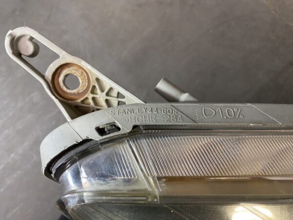 TOYOTA ISIS ANM10 ANM15 Headlight STANLEY 44-60 R Right Side x1 - Image 2