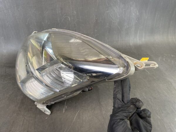 TOYOTA ISIS ANM10 ANM15 Genuine Headlight / STANLEY 44-60 L / Left Side x1 - Image 4