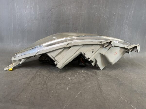 TOYOTA ISIS ANM10 ANM15 Genuine Headlight / STANLEY 44-60 L / Left Side x1 - Image 5