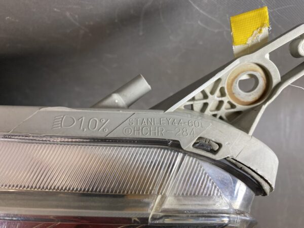 TOYOTA ISIS ANM10 ANM15 Genuine Headlight / STANLEY 44-60 L / Left Side x1 - Image 2