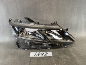 NISSAN SERENA / C27 Genuine Headlight / KOITO 100-23719 / Right Side x1