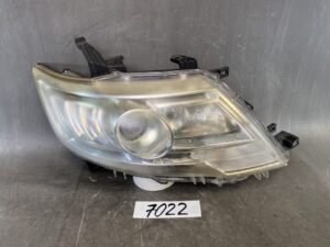NISSAN SERENA / C25 Genuine HID Headlight / KOITO 100-24921 / Right Side x1