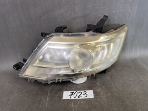 NISSAN SERENA / C25 Genuine HID Headlight / KOITO 100-24921 / Left Side x1
