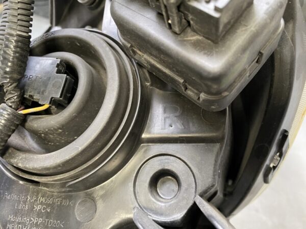 MITSUBISHI LANCER CARGO Y12 Headlight 1800 Right Side x1 - Image 5