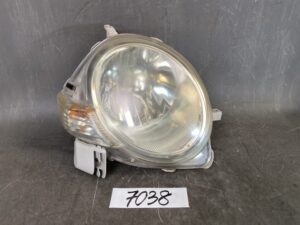TOYOTA SIENTA / NCP81 Genuine Headlight / KOITO 52-171 / Right Side x1