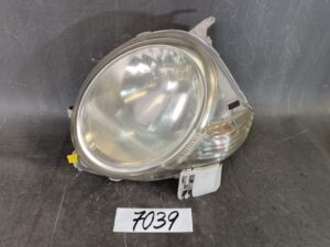 TOYOTA SIENTA / NCP81 Genuine Headlight / KOITO 52-171 / Left Side x1