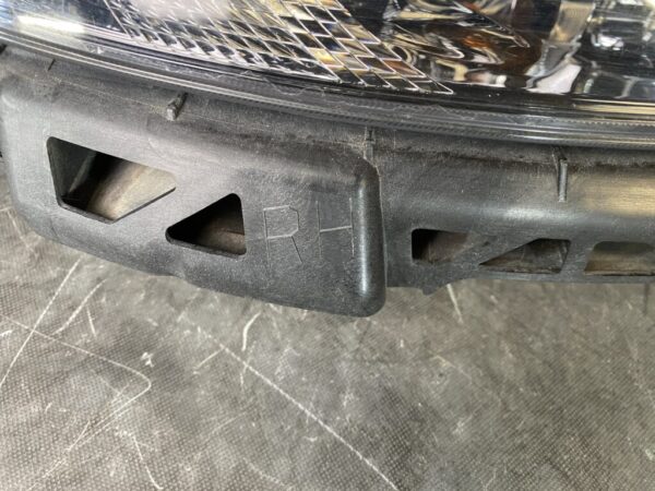 MAZDA BIANTE CCEFW CC3FW CCEAW HID Headlight P8161 Right Side x1 - Image 5