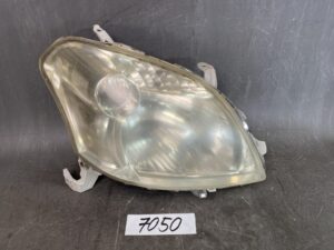 TOYOTA RAUM / NCZ20 Genuine Headlight / KOITO 46-4 / Right Side x1