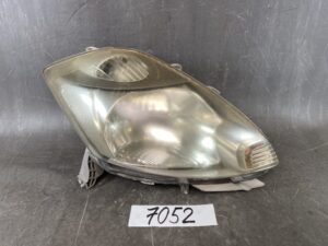 TOYOTA PASSO / KGC10 Genuine Headlight / KOITO 100-51762 / Right Side x1