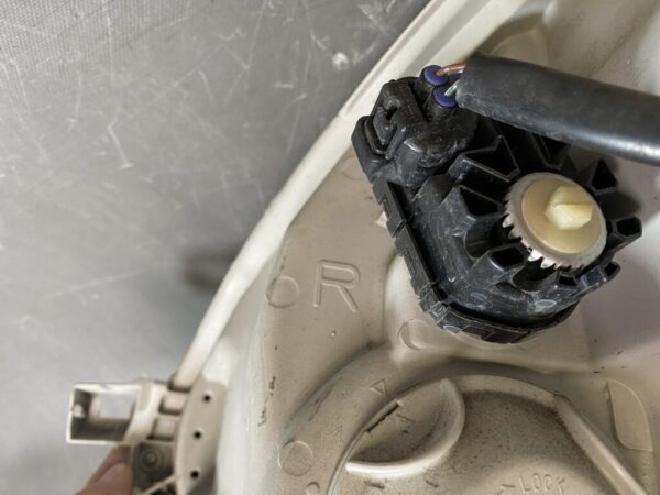 TOYOTA PASSO NGC30 KGC30 KGC35 Headlight 100-51007 Right Side x1 - Image 3