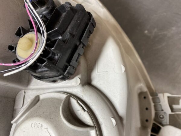 TOYOTA PASSO NGC30 KGC30 KGC35 Headlight 100-51007 Left Side x1 - Image 3