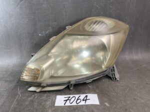 TOYOTA PASSO / KGC10 Genuine Headlight / KOITO 100-51762 / Left Side x1
