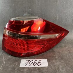 HONDA ELYSION / RR1 Genuine Taillight / ICHIKOH D046A / Right Side x1