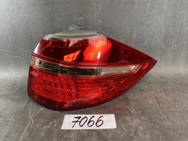 HONDA ELYSION / RR1 Genuine Taillight / ICHIKOH D046A / Right Side x1 » JDM-PARTS NZ