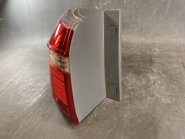 HONDA ELYSION RR1 RR5 Taillight D046A Left Side x1 - Image 2