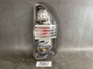 TOYOTA VOXY / ZRR70 Genuine Taillight / ICHIKOH 28-199 / Right Side x1