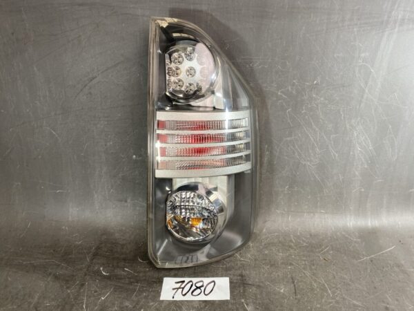 TOYOTA VOXY / ZRR70 Genuine Taillight / ICHIKOH 28-199 / Right Side x1 » JDM-PARTS NZ