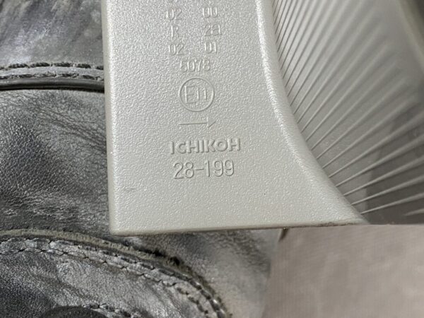 TOYOTA NOAH VOXY ZRR70 ZRR75 Taillight 28-199 Right Side x1 - Image 2