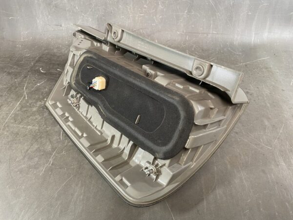 TOYOTA NOAH VOXY ZRR70 ZRR75 Taillight 28-199 Right Side x1 - Image 6