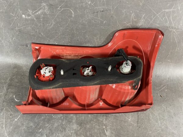 TOYOTA RAUM NCZ20 NCZ25 Genuine Taillight / KOITO 46-6 / Right Side x1 - Image 4