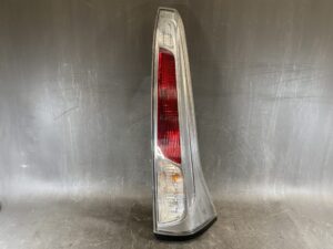NISSAN SERENA C26 HC26 NC26 HFC26 NC26 FNC26 Genuine Taillight / KOITO 220-23096 / Right Side x1