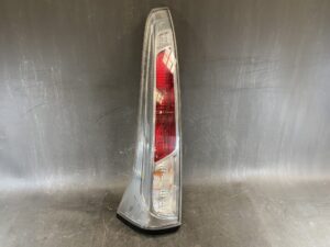 NISSAN SERENA C26 HC26 NC26 HFC26 NC26 FNC26 Genuine Taillight / KOITO 220-23096 / Right Side x1