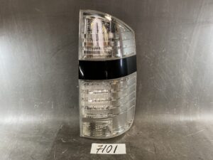 TOYOTA VOXY / AZR60 Genuine Taillight / ICHIKOH 28-185 / Right Side x1