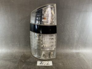 TOYOTA VOXY / AZR60 Genuine Taillight / ICHIKOH 28-185 / Left Side x1